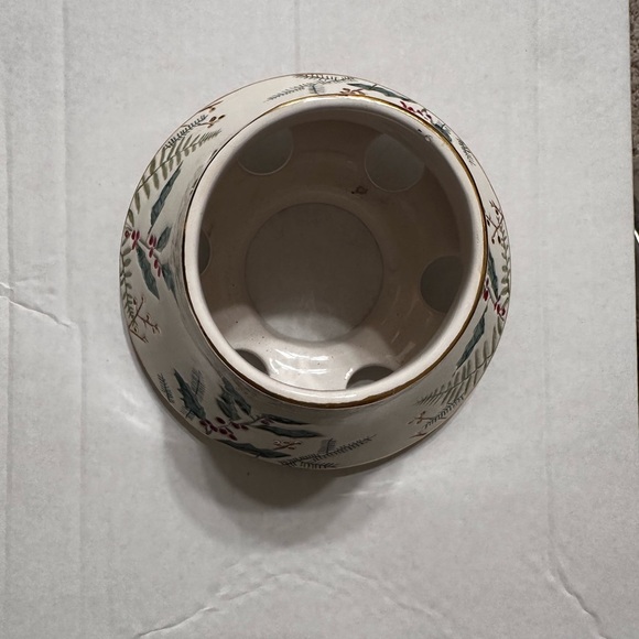 Yankee Candle Large Shade Porcelain Holly & Berries. - Picture 3 of 4